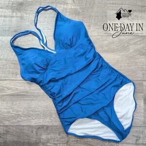 CharmLeaks Classic One Piece Swimsuit Size M